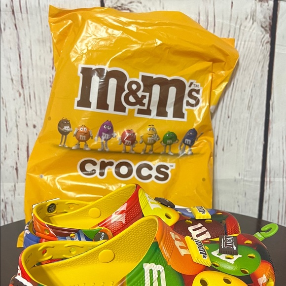 CROCS M&M'S x Crocs Classic Clog limited edition size 8 nwt - Picture 16 of 16